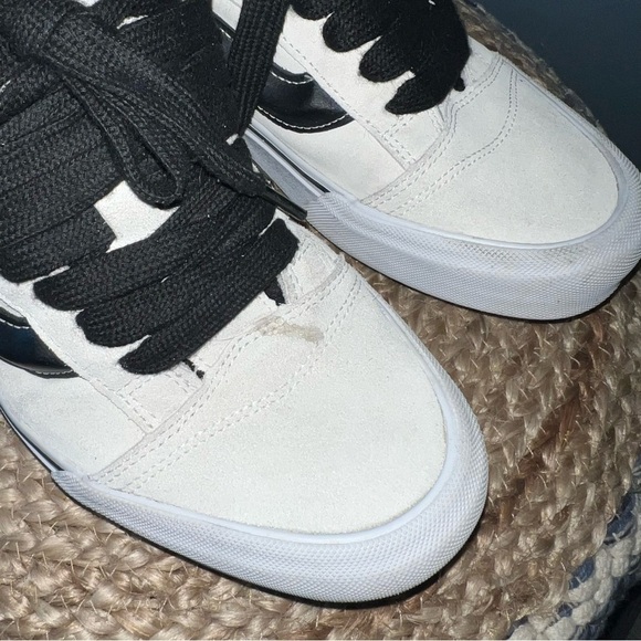 Vans Knu Skool Suede Sneakers - Picture 10 of 13